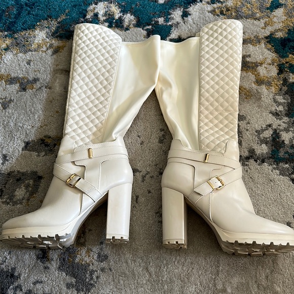 Elegant White Quilted knee high Boots - Picture 1 of 5